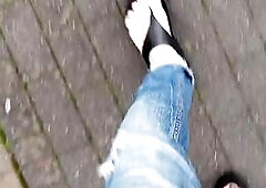 platform flip flops and slim jeans