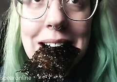 ASMR eating seaweed snacks