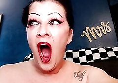 Wide open throat for my yawns. Large full closeups.