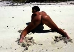 Aspen Rae Twerking On The Beach Video Leak