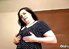 Chubby American Mature Sucking Toy And Playing Solo