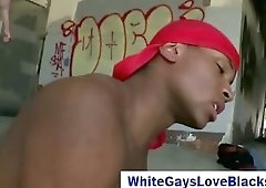 White gay guy fucks black dude