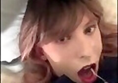 Robyn gives herself a facial