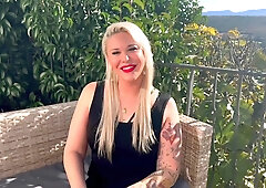 Amandine explodes the counters! - Jacquie et Michel TV