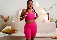 Weird yoga lesson with BIG BOOTY Ariana Van X