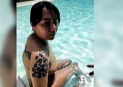 Nos invitaron a una fiesta nudista y a Riva le dieron un masaje desnuda
