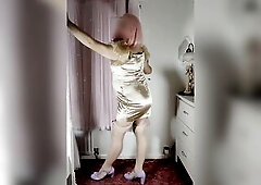 Tv sissy doxy Nottstvslut in gold satin nylons heels. Hawt crossdresser