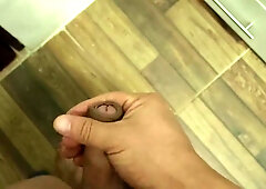 Eyeing my gf's underwear made me want to wank.