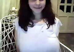 Cute Teen Girl Surprises Her Followers By Showing She Has Huge Boobs