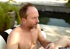 Super Sexy Beauty Gets Treated Like The Queen