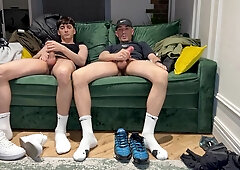 2 mates fapping off together