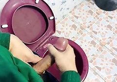 Amateur gay man jerks off in street food shop toilet