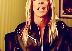 Shemale/Trans in leather jacket blowjob