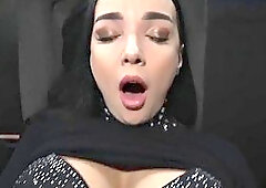 Horny stunning babe pussydrilled in taxi