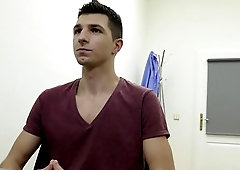 Christmassy porn audition with a very cheerful amateur guy