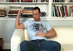 Muscled Boyfriend Demonstrates His Impressive