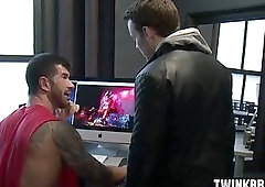 Big dick twink flip flop and cumshot