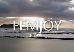 Three is never a crowd when it comes to beautiful girls who love to tease each others hot naked bodies. Thinking of Baywatch when seeing those sexy gi