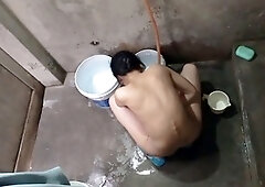 Le thi, dirty pussy, bathroom caught