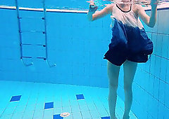 teenage dame Avenna is swimming in the pool