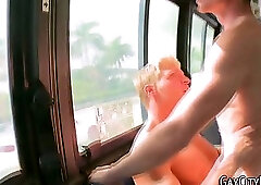 Amateur dude shoots load