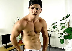 Gay-for-pay steaming bear fellow gets hj his phat man sausage