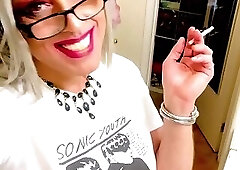 Sensual Smoking Fetish Marilyn