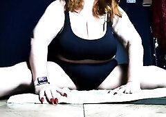 See your much loved big beautiful woman Samantha38g Workout with hand weights and doing some squats to make that bulky booty even greater quantity ide