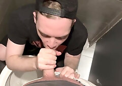 Hetero gives a Risky Dt at Public Restroom [4K]