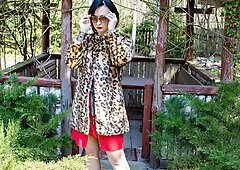 MATURE NL Buxom & hot mature Wanilianna finds the perfect spot for some fun in the middle of nowhere