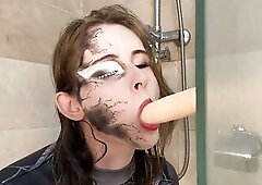 College solo fingering turns into explosive shower joy