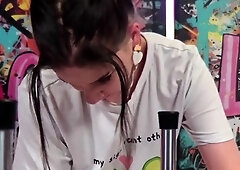 Amateur webcam girl masturbate big dildo