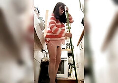 howdy, thanks for watching my movie scenes, I am a mommy who loves role-playing, I give JOI or instructions to give u joy, hotwife with cuckold spouse