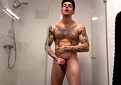 Muscular model poses and masturbates in gay solo video