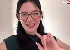 Teen (18+) Amateur Roxi Black learns how to suck dick