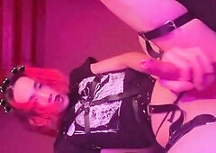 Alternative T-Girl Fingers and plays with Toy ????