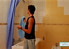 Molten brown-haired Joshua D gives himself a handjob and covers his abs in cum