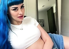 MILF vixen gets off on giving taboo blowjob to stepson