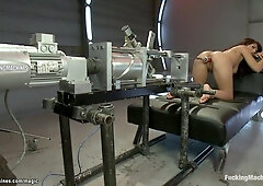 Solo busty babe cum on fucking machine