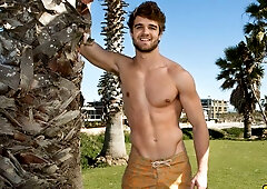 Bearded jock Lawrence jerking off like crazy