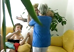 Aged dykes licking every others pussy in trio.