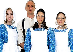 Kylie Rocket and Anna Claire Clouds are enjoying dick-riding