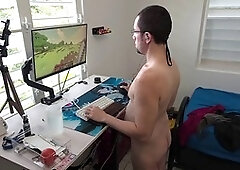 A horny naked guy plays Minecraft solo