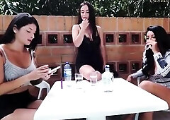 Mariana and her allies bang Rappis delivery chap at a Motel party