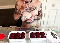 Decorating Cupcakes Bare