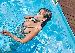 Hottest Hungarian milf Angelica gets horny underwater