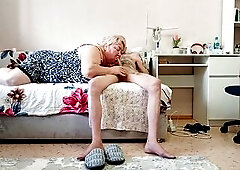 Stepmom sucks rod and gets cum in her mouth