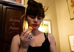 Amateur brunette ariana marie solo toying