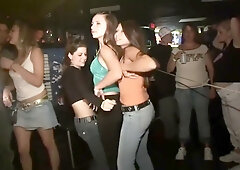 Amateur catches a wild booty shake battle at the bar on his phone