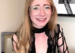 Solo Teen Using Toys Hairbrush and Finger Free Porn